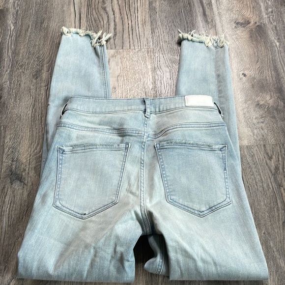 Express Women’s Ankle High Rise, Light Wash, size 2R - Picture 12 of 14